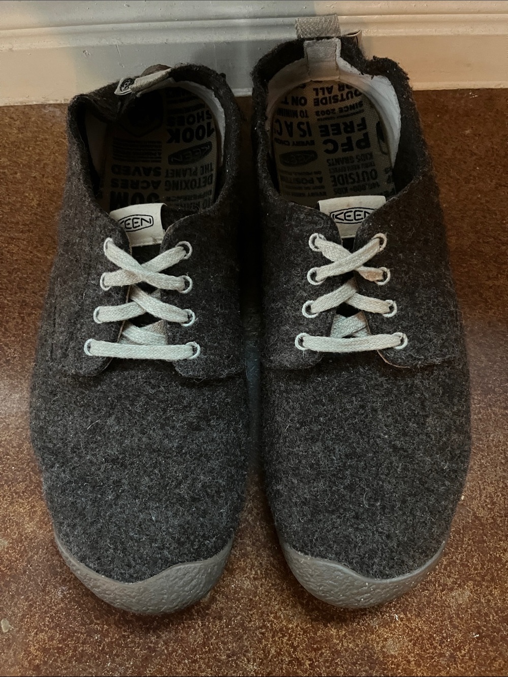 KEEN Men’s Dark BrownWool Sneakers with Light Brown Laces
